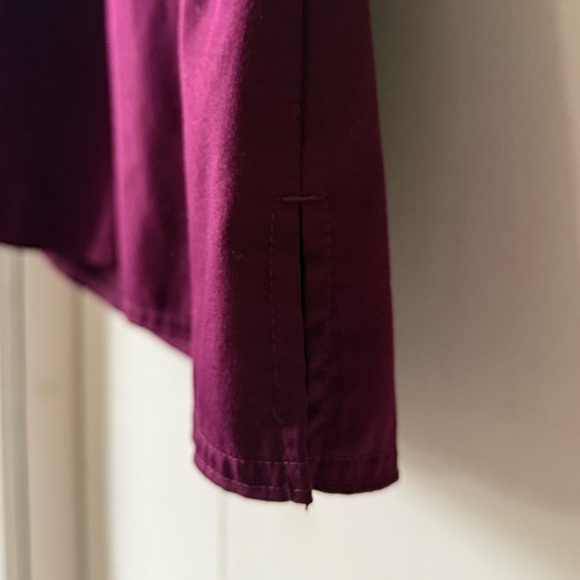 Med Couture Touch 1-Pocket STRETCH Tuck In V-Neck Scrub Top in Wine Burgundy - Picture 10 of 10